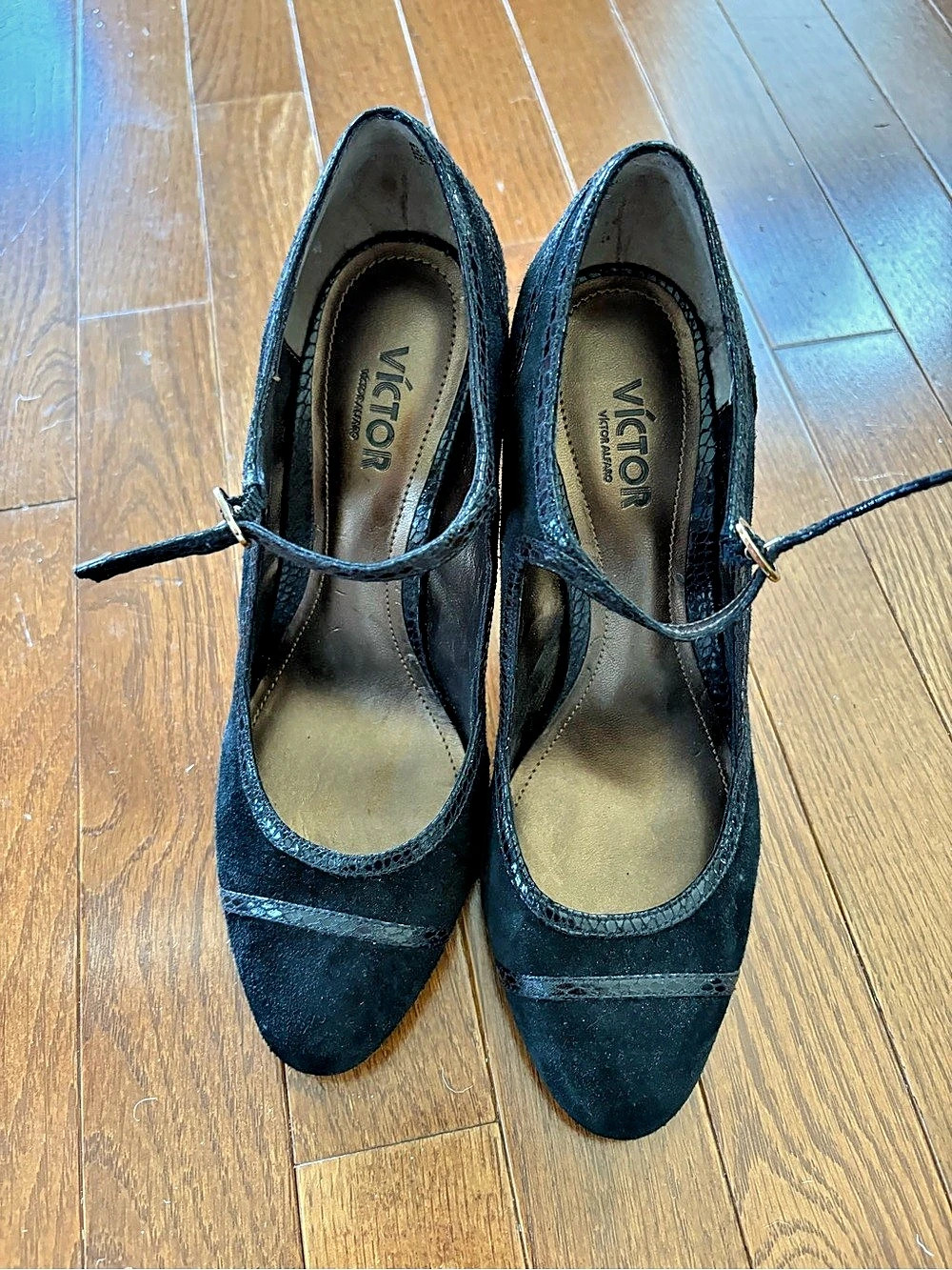 Victor Alfaro 7 1/2 Black Rounded-Toe Heels US - Picture 2 of 6